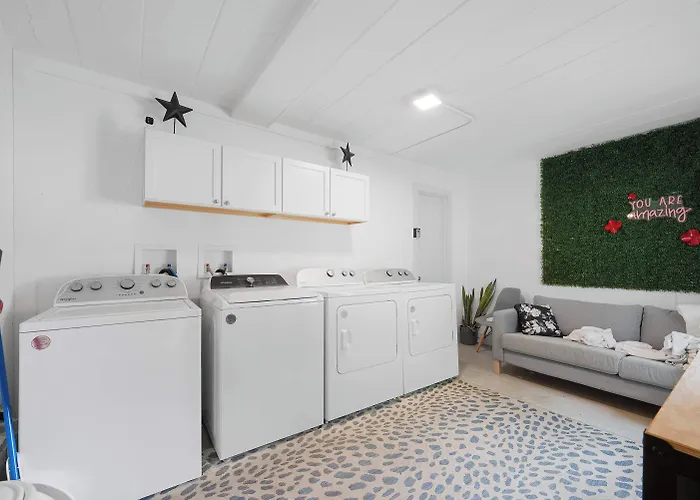 Chic Retreat 87 *